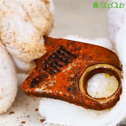 Satisfying Rust Dissolving in Acid #asmr #diy #oneminuterestoration #science #carrestorationproject