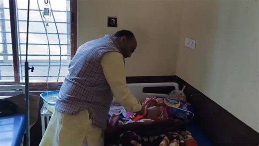 Manoj Kumar Singh on Instagram: "3 साल की बेटी के ऊपर ट्रक चढ़ गया, 44 टांके लगे… लेकिन आज वो सही सलामत है। वाकई, मारने वाले से बड़ा बचाने वाला है। बेटी की मुस्कान ही सबसे बड़ी दुआ है। 🙏❤️ #धन्यवाद #बेटीकीदुआ #सहीसलामत #samajwadipartyofficial #manojKumarSingh #AkhileshYadav #सपा #चंदौली #"