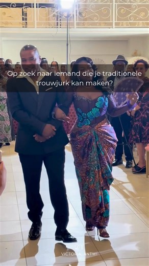 Veel bruiden vinden het moeilijk om iemand te vinden die beide jurken kan maken — de traditionele jurk én de witte trouwjurk. Bij ANTWI Bridal werk ik persoonlijk met jou samen, van het eerste idee tot de laatste steek. Ik ontwerp jouw jurken op maat, zodat jij op alle momenten van je bruiloft straalt — in jouw cultuur, in jouw stijl. | ANTWI ️