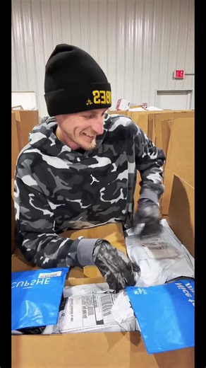 Large gold fish! 🐟 📦 #boxfuel #mysterybox #fun | box fish