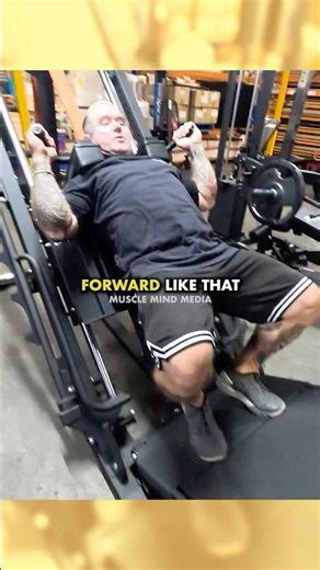 Lee Priest Shows How Tom Platz Did the Iconic Sissy Hack Squats🦵🤔 #shorts