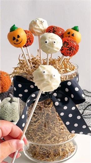 bite-sized Halloween cake pops for fall