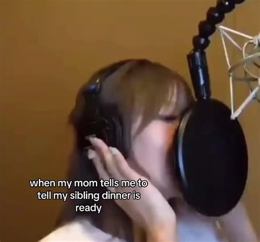 Funny Sibling Dinner Moments That We Can All Relate To
