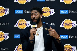 Anthony Davis Goes Off In Laker Debut