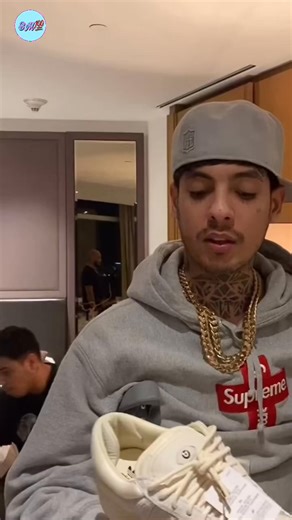 Le regalan tenis a Natanael Cano Bad - Bad Bunny | Barragan Music