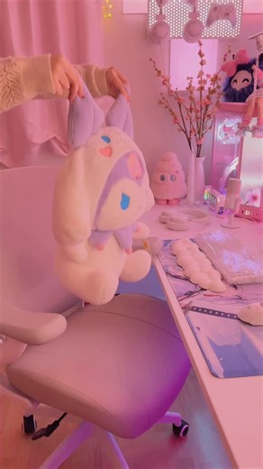 enchanted._.luna | Tech | Gaming | UGC | Genshin Impact on Instagram: "The Vera Ergonomic Office Chair seat cushion is super comfortable without feeling too soft, the lumbar support actually supports your lower back, and everything adjusts so you’re not stuck sitting stiff all day. The armrests move with how you sit, you can recline when you need a break, and the height adjusts perfectly whether you’re working, gaming, or just relaxing. And even though the chair itself is sleek and neutral, it f