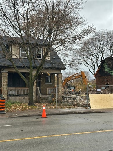 The demo at 43, 45, and 47 Ottawa St is underway! The owners have coordinated with the school and safety measures have been established. Additionally, Building Division staff were on site ensuring the appropriate safety measures are being taken. I met up with one of the Memorial Parent Council members for a mini watch party this morning! The good news about the misty rain is that it functions as a natural dust mitigation today. Should anyone have concerns about the demolition, please contact the