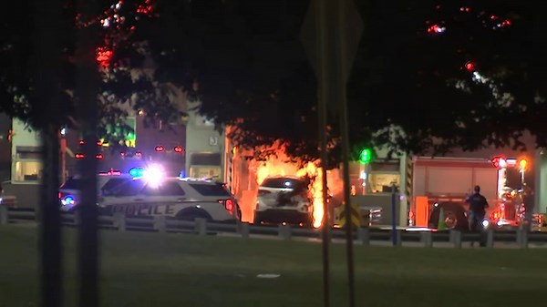 SUV catches fire at Walt Whitman Bridge Toll Plaza, from New Jersey to Philadelphia