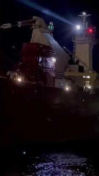 Steady Despite a Powerful Crosswind #ship