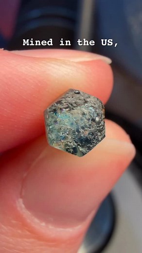 Well… this may be the coolest display of internal rainbows I’ve ever seen inside a gem!!! I had no idea what I was getting into when I started faceting it, and wow. I am blown away by the result. From my (pretty limited) research, I believe these rainbows are caused by tiny layers of liquid/glass getting trapped inside internal fractures. When the light shines through them, they reflect into all these cool rainbows!! The fractures do make the gem slightly less stable than a completely clear sapp