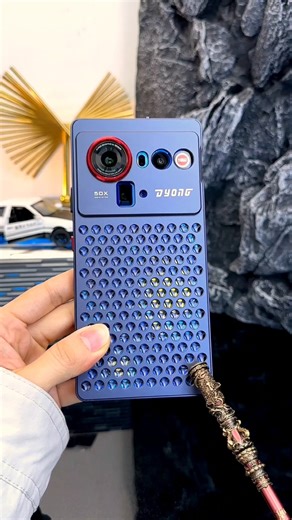 Nubia Z80 Ultra features the same heat dissipation design,offering ventilation and a comfort