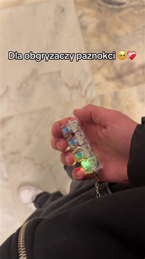 Mechaniczny brelok a ADHD: Jak mi pomaga