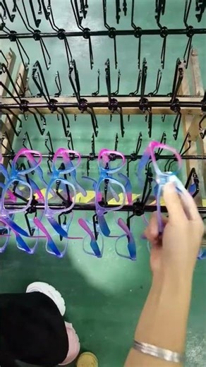 👓We are preparing to color our products, and our team skillfully places🛠️ #everglintoptical #evewear