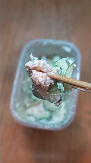 smoked salmon cucumber salad