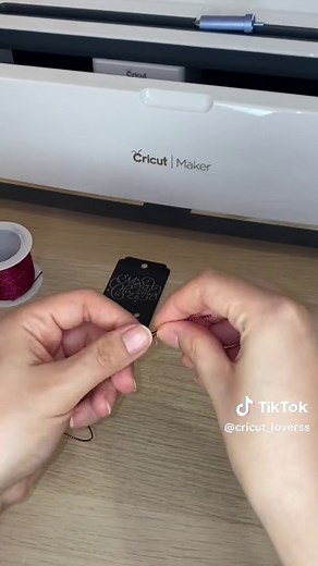 Discovering Foiling Tool from Cricut Practical Application on Cardboard