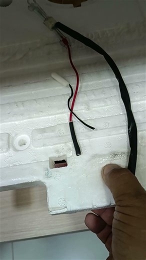 geladeira Electrolux não gela embaixo sensor de temperatura e degelo em curto e o isopor encharcado