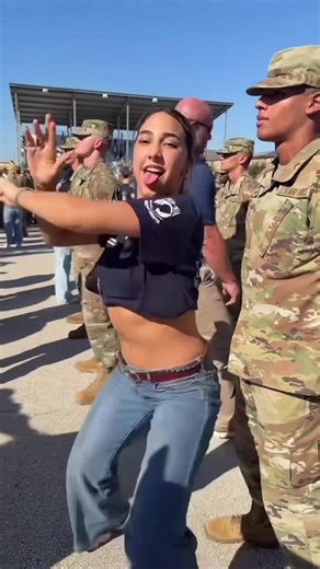 Heartwarming Family Reunion with Soldiers Coming Home