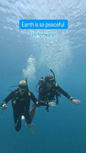 六‍Feeling like an underwater astronaut! Scuba diving is out of this...