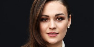 "Outlander's" Sophie Skelton Refined Her American Accent While Watching "Friends"