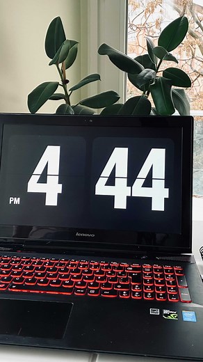 Onur on Instagram: "Daha fazla öneri için beni takip etmeyi unutmayın♥️ Yapamayanlar için adım adım: - fliqlo sitesine giriyoruz - windows için olanı indiriyoruz - fliqlo.exe (exe gözükmeyebilir) tıklıyoruz - kurulum bitince açılacak ekran koruyucu menüsünde önce “yok” sonra “fliqlo” seçip, dakikayı 1 yapıp, uygula diyoruz. - güç seçeneklerinden “varsayılan ayarları geri yükle” diyoruz."