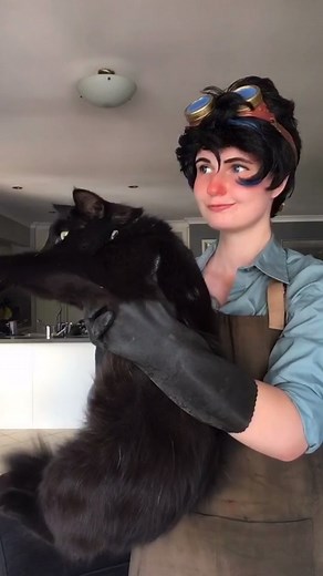 Fun Varian Tangled Cosplay with Cat | Jojo Pose