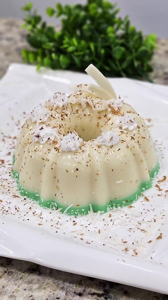 ¡Refrescante y natural! 🥥✨ Cada bocado de esta gelatina de coco te llevara a un paraíso tropical. 😉🌴🥥 Realiza tu pedido, hacemos encargo para tus eventos. ⁣⁣⁣ ⁣⁣⁣ ✅ Escríbenos vía WhatsApp al 58 412.099.44.51⁣⁣⁣ ⁣⁣⁣ ⁣⁣ 🔸 Estamos ubicados en La Candelaria. Centro comercial Casa Bera Justo frente la plaza Candelaria.⁣⁣⁣ ⁣⁣⁣ ⁣⁣⁣ #gelatinadecorada #gelatinas #gelatina #jelloart #jello #gelatinasypostres #gelatinacolorida #gelatinadeleche #gelatinart #gelatinasdecoradas #gelatinaartistica #gelat