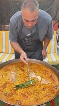 Paella de alitas de pollo