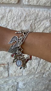 Charms that tell a story for generations. | James Avery Artisan Jewelry