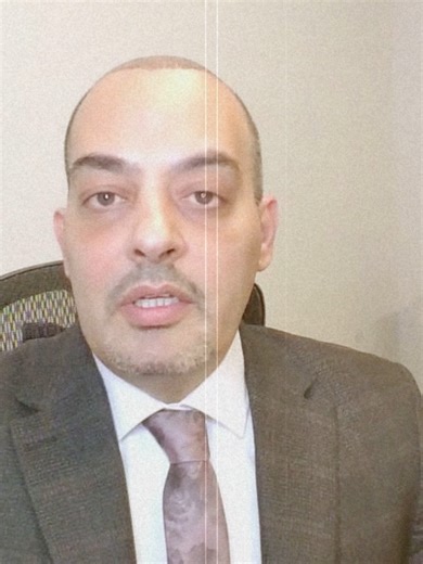 يعاني آلاف طالبي اللجوء في كندا من تأخير طويل في تحديد جلسات الاستماع أمام قسم حماية اللاجئين (RPD)، وهو ما يسبب ضغطًا نفسيًا شديدًا، وتأخيرًا في لمّ شمل الأسرة، وحرمان الأبناء من التعليم برسوم محلية، وعدم الاستقرار القانوني والمعيشي. في هذا الفيديو، أشرح لكم بشكل قانوني وواقعي: لماذا توجد تأخيرات كبيرة في جلسات اللجوء في كندا ما هي الحالات التي يعتبرها الـ RPD أولوية فعلًا وفقًا للإرشادات الرسمية من يمكنه طلب تسريع الجلسة، ومن غالبًا سيتم رفض طلبه هل الظروف الإنسانية والعائلية كافية لوحدها؟ كيف