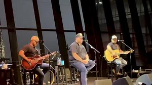@lukecombs "Doin' This"! Love this song! So True. Great intimate acoustic performance from Luke last night🙌🏼 Sony Music Nashville Showcase. | Jimmy Charles