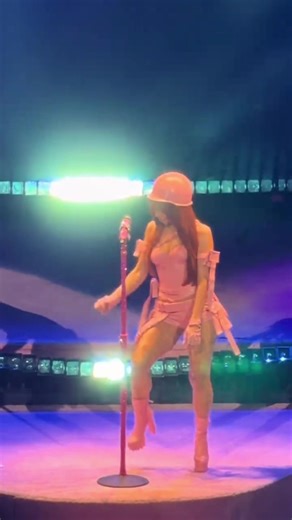 Dance Moves Breakdown: Mariah the Scientist