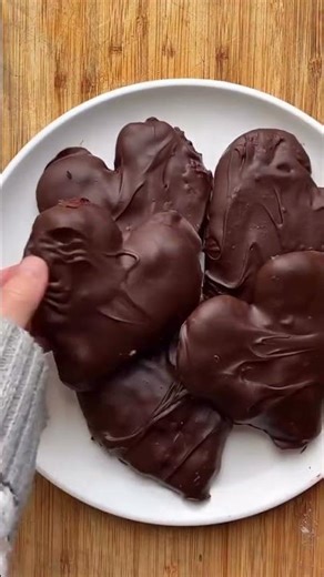 So last week I made these Raspberry Chia Chocolate Candies and so many of my followers