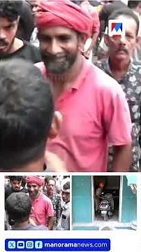 'ഈ കെട്ടിടം പഴക്കമുള്ളതാ; ഇന്നലത്തെ മഴ കൂടി കഴിഞ്ഞതിന്റെയാന്നാ തോന്നുന്നേ' #BuildingCollapse