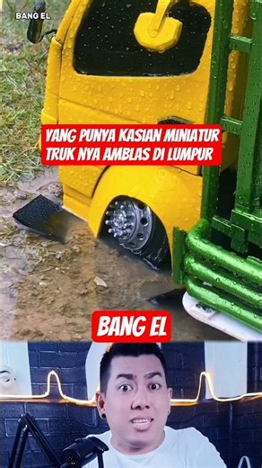 It's really a pity that the miniature truck carrying wood sank into the mud #shorts #reactionvide...