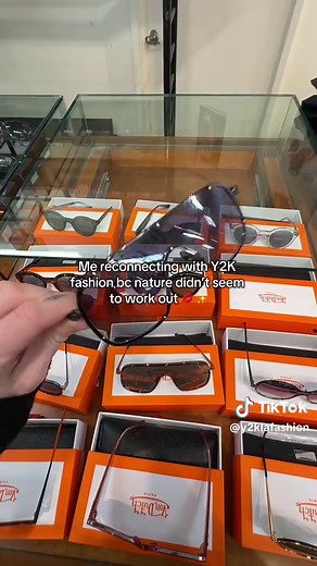 Exploring Y2K Fashion at 1717 S Figueroa St