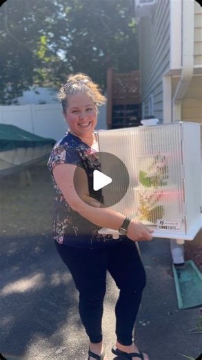 Cake Tools & Transport Box on Instagram: "Your cakes are your babies. Give them the best protection on earth - the CakeSafe. CakeSafe Boxes keep cakes cool and protected from speed bumps, potholes, slammed brakes, hills, sharp corners, and so much more. How long til the trolls come to say “you’re putting a GIANT POLE through your baby!”??? 😂🫣 In all seriousness though, all tiered cakes have center dowels in them, we just designed the CakeSafe so the center dowel is attached to the insulated bo