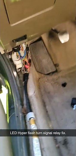 Solving hyper flash with with a LED compatible turn signal relay instead of a load resistor