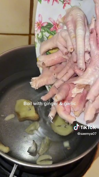 Stir Fried Chicken Feet Recipe: Spicy and Delicious!