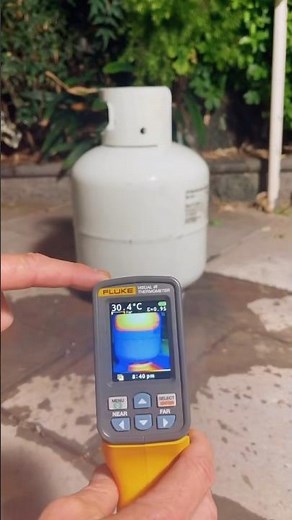 How to check LPG gas bottle level with hot water