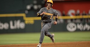 Strong pitching performance leads No. 3 Tennessee to win over Florida in Game 1