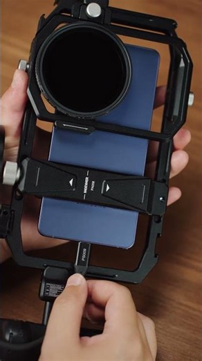 Add lenses, filters and more to almost any model phone with the NEEWER PA058 universal phone cage!