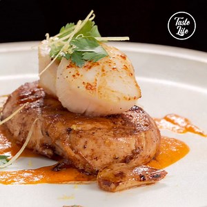 33M views · 69K reactions | This Chicken and Scallop with Tomato Sauce dish is simple elegant and artistically plating  Recipe: https://www.tastelife.tv/recipe/chicken-and-scallop-with-tomato-sauce_23265.html | Taste Life | Facebook