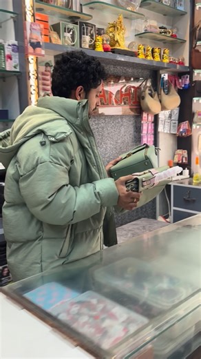 सखी_Nawalgarh on Instagram: "Mint green viral sling bags….👇 @sakhi_nawalgarh @sakhi_nawalgarh Location: Sakhi collection, Bawarigate ke niche, Nawalgarh #shoulderbags #bagsforwomen #meesho #myntra #styletipsforwomen #nawalgarh #bagsofinstagram #slingbags #slingbagsby #shopping #mintgreen Viral trending Mint green sling bag, ladiespurse, shoulder bag and much more"