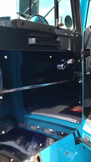 313K views · 8.5K reactions | #Freightliner #Freightshaker #FLD #OleSkool #LargeCar #10LugMafia #BigRig #Flatop #Chrome #Clean #TruckersJamboree2022 #TruckShow #I80 #WorldsLargestTruckStop | Brandon Snodgrass | Facebook