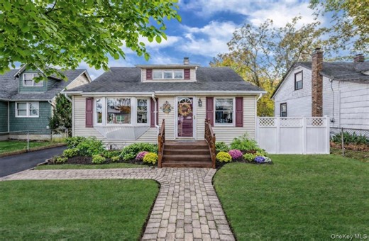 38 Roslyn St, Islip Terrace, NY 11752 - MLS 984384 - Coldwell Banker