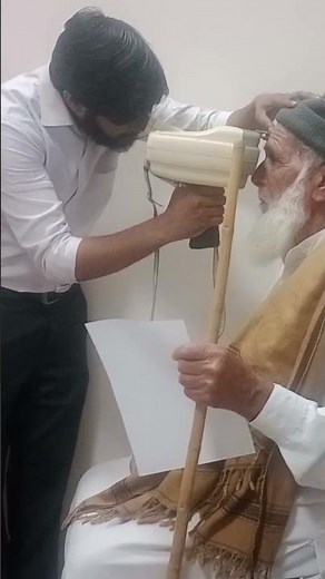 Hand held Auto-refractometer