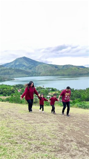 Ayo yg mau buat vidio dan cenimatic Dron DM aja!#fypシ #bukitcinta #bukitholbungsamosir #@Ny.Simbolon Br.Simatupang #@Mamut