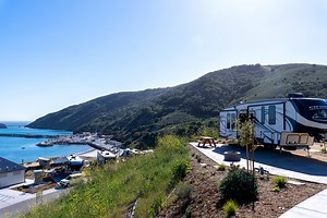 Flying Flags Avila Beach - Camp California