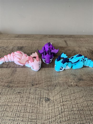 Miniatur-Drache mit Flügeln, 3D-gedruckt, Fantasy-Figur, niedlicher Schreibtischbegleiter, DnD-Drachengeschenk, bewegliches Drachenspielzeug, Geschenk für Drachenliebhaber - Etsy.de