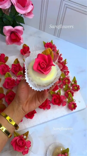 #gumpaste #gumpasteflowers #decoration #flowers | Sara Flowers